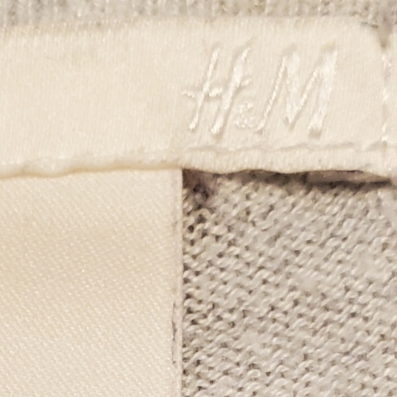 H&M Basic long sleeve, round neck, gray lightweight sweater top. Sz XS - Picture 8 of 10